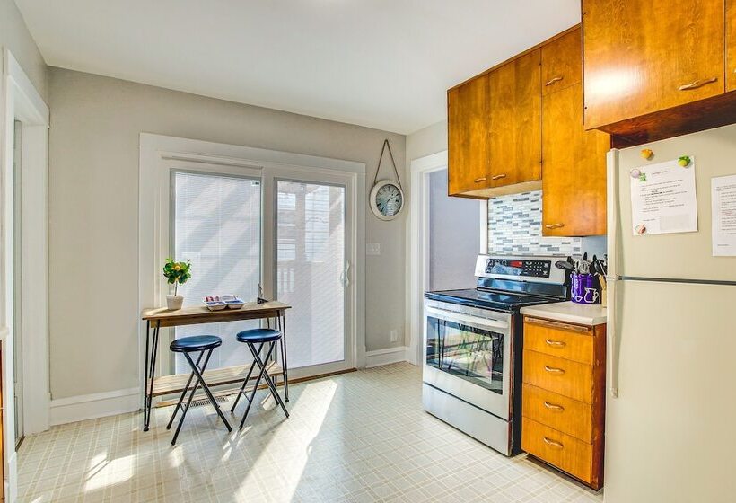 Ania S Retreat  W/ Deck: Walk To Lake Michigan!