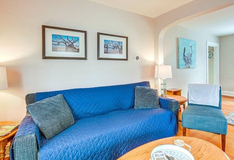 Ania S Retreat  W/ Deck: Walk To Lake Michigan!