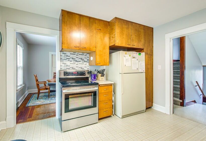 Ania S Retreat  W/ Deck: Walk To Lake Michigan!