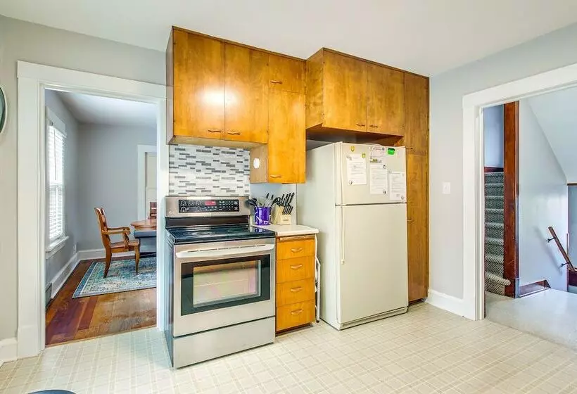 Ania S Retreat  W/ Deck: Walk To Lake Michigan!