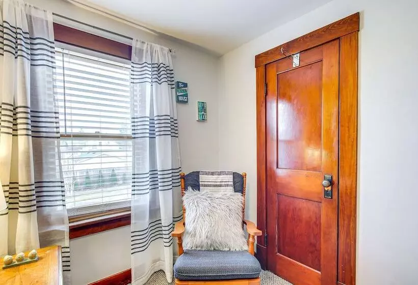 Ania S Retreat  W/ Deck: Walk To Lake Michigan!