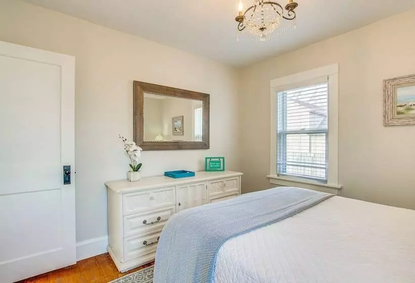 Ania S Retreat  W/ Deck: Walk To Lake Michigan!