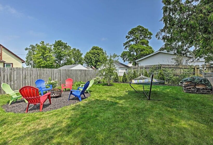 Ania S Retreat  W/ Deck: Walk To Lake Michigan!