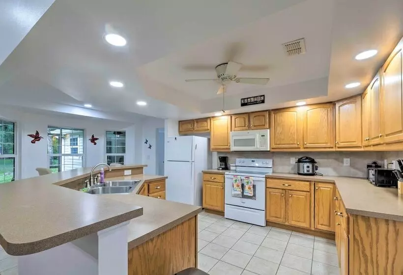 Brooksville Home W/ Lanai ~ 15 Min To Downtown!