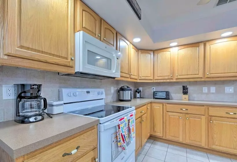 Brooksville Home W/ Lanai ~ 15 Min To Downtown!