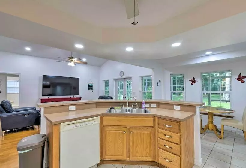 Brooksville Home W/ Lanai ~ 15 Min To Downtown!