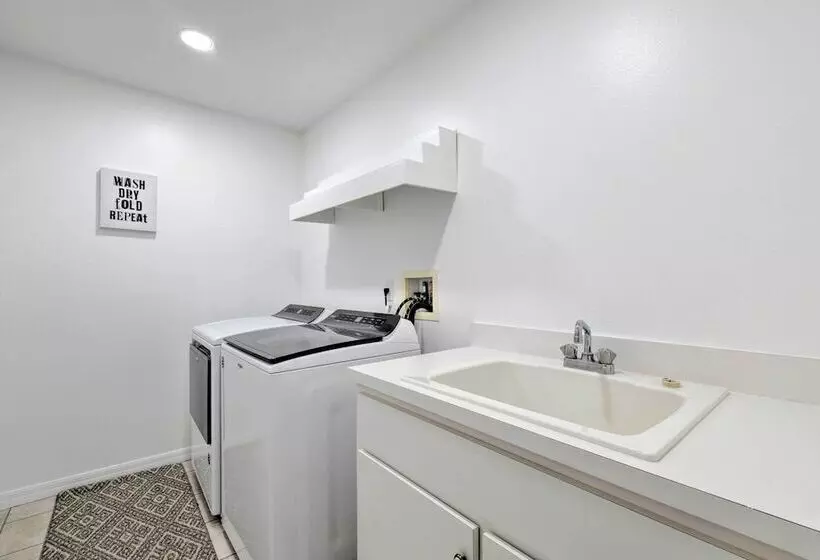 Brooksville Home W/ Lanai ~ 15 Min To Downtown!