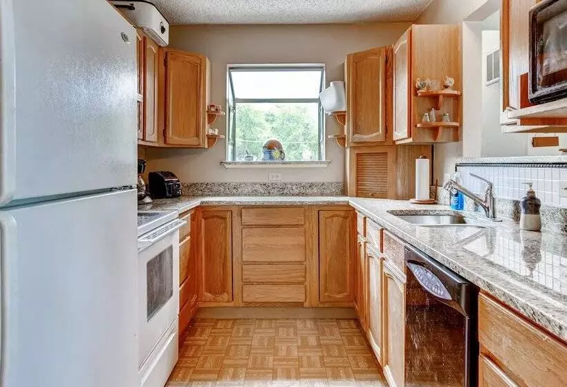 Canyon Lake House W/ Porch, Views + Private Gazebo