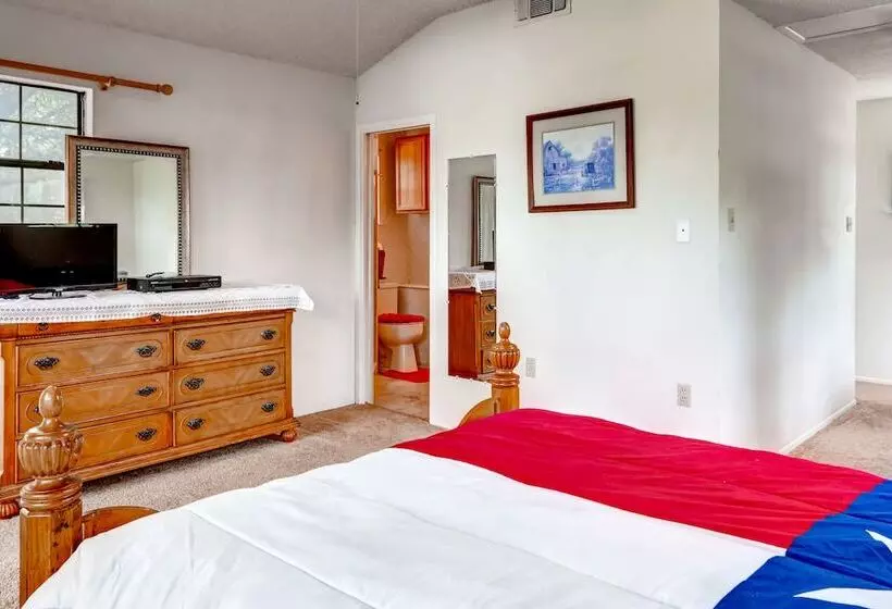 Canyon Lake House W/ Porch, Views + Private Gazebo