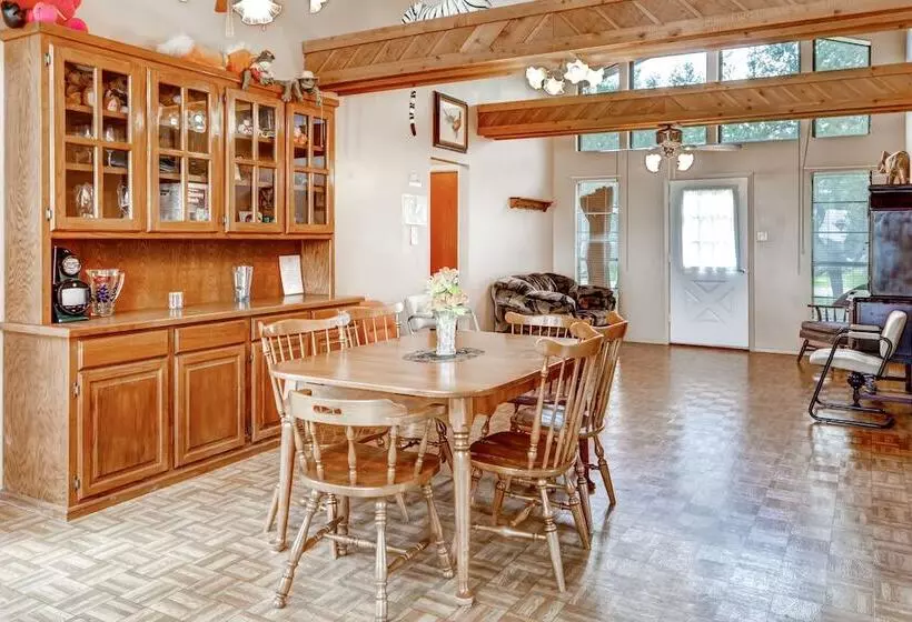 Canyon Lake House W/ Porch, Views + Private Gazebo