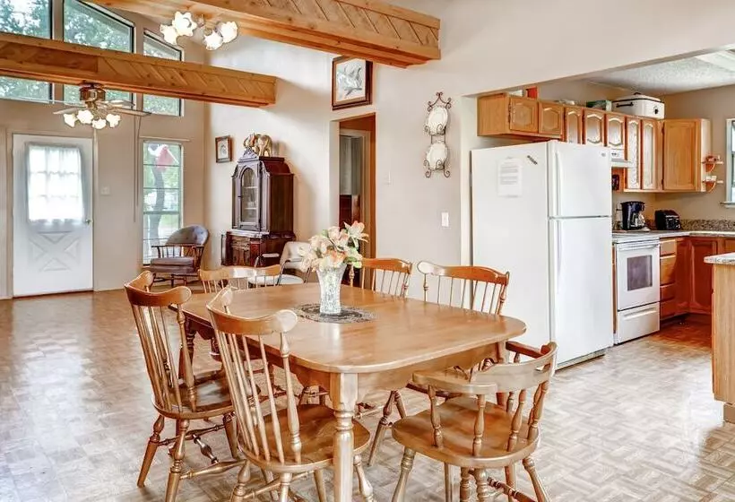 Canyon Lake House W/ Porch, Views + Private Gazebo