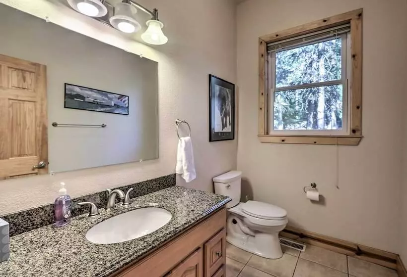 Carnelian Bay Home W/ Hot Tub Near Tahoe Skiing