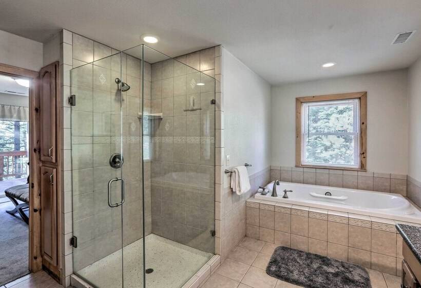 Carnelian Bay Home W/ Hot Tub Near Tahoe Skiing