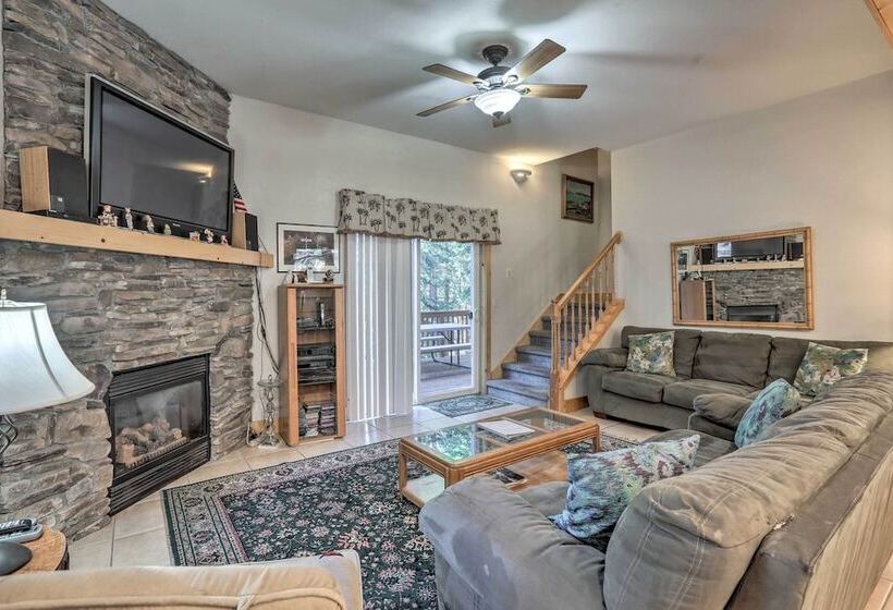 Carnelian Bay Home W/ Hot Tub Near Tahoe Skiing