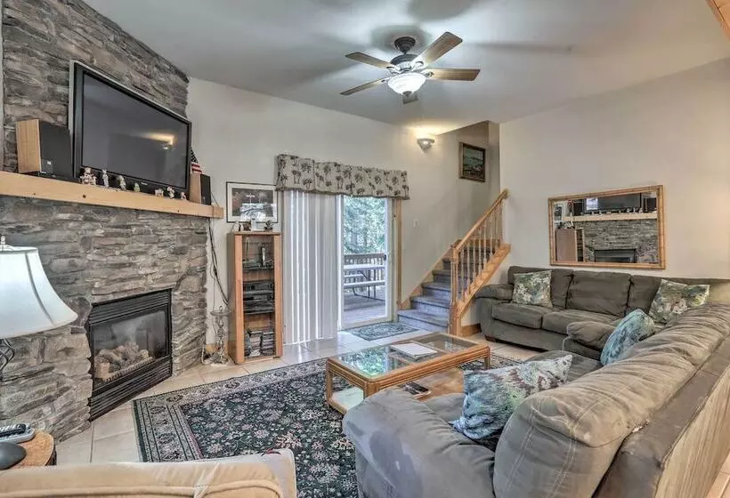 Carnelian Bay Home W/ Hot Tub Near Tahoe Skiing