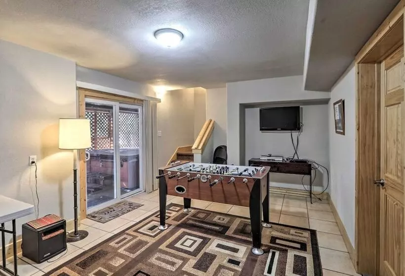 Carnelian Bay Home W/ Hot Tub Near Tahoe Skiing