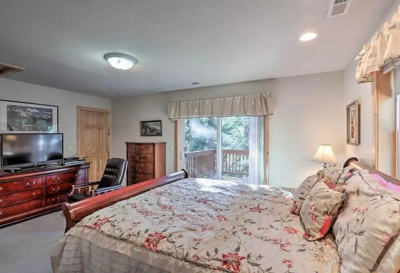 Carnelian Bay Home W/ Hot Tub Near Tahoe Skiing