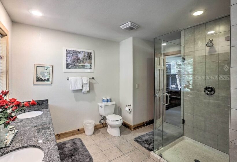 Carnelian Bay Home W/ Hot Tub Near Tahoe Skiing