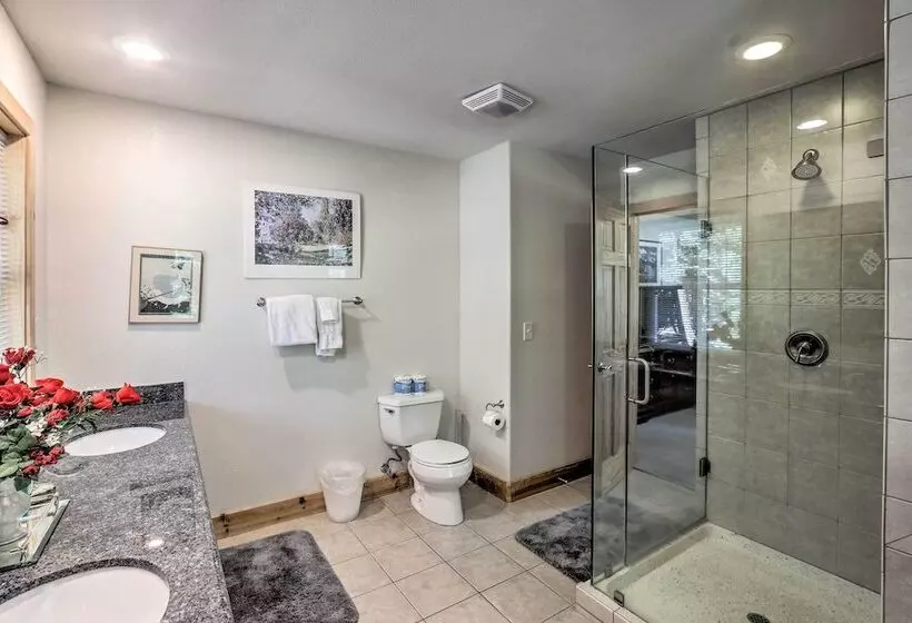 Carnelian Bay Home W/ Hot Tub Near Tahoe Skiing