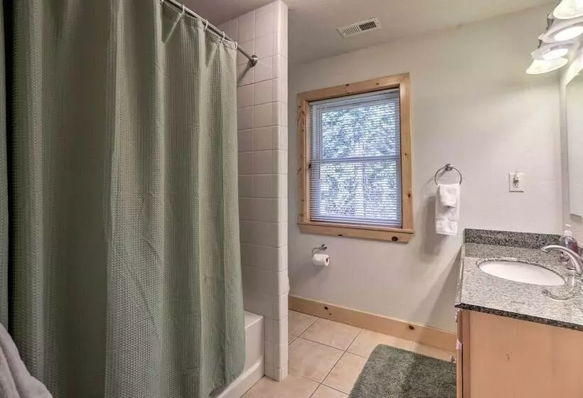 Carnelian Bay Home W/ Hot Tub Near Tahoe Skiing