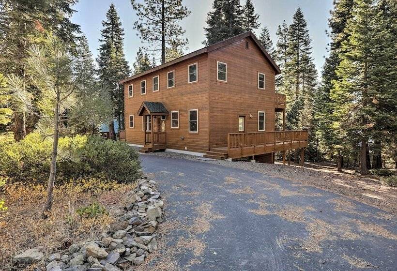 Carnelian Bay Home W/ Hot Tub Near Tahoe Skiing