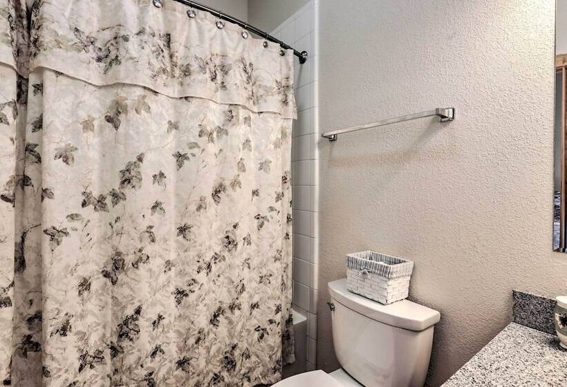 Carnelian Bay Home W/ Hot Tub Near Tahoe Skiing