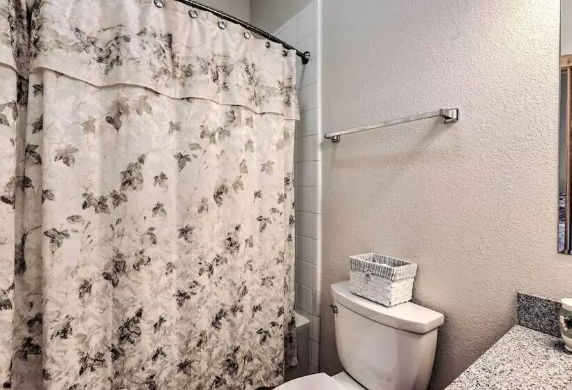 Carnelian Bay Home W/ Hot Tub Near Tahoe Skiing