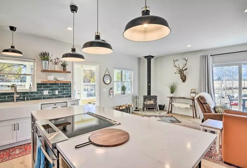 Charming Buena Vista Home W/ Private Hot Tub!