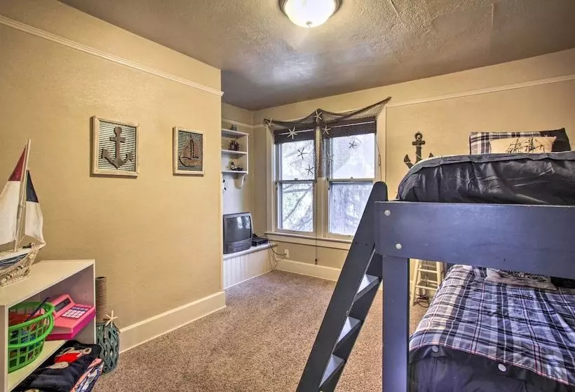 Charming Downtown Coeur D Alene Home With Yard!