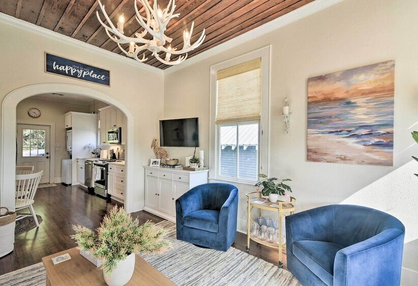 1 Mi To Beach: Coastal Cottage In Galveston