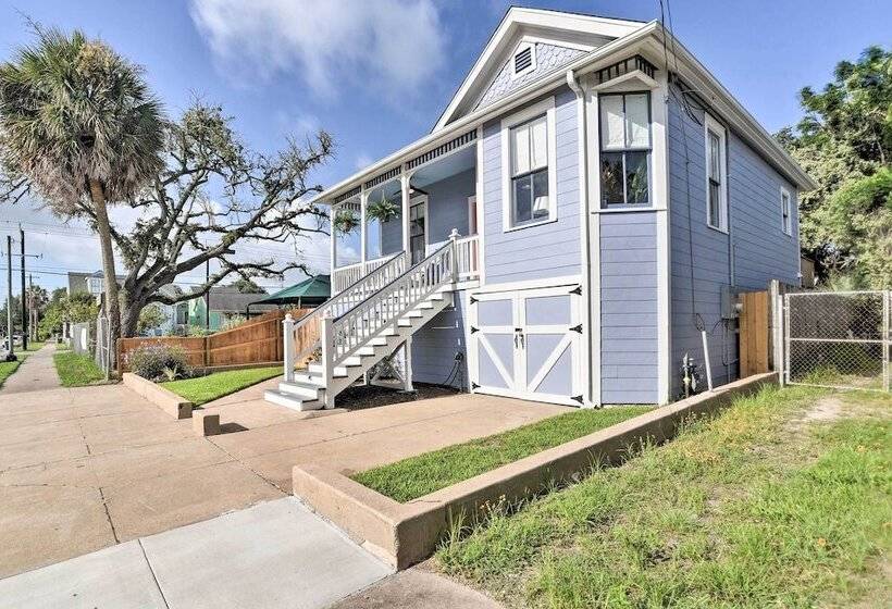 1 Mi To Beach: Coastal Cottage In Galveston