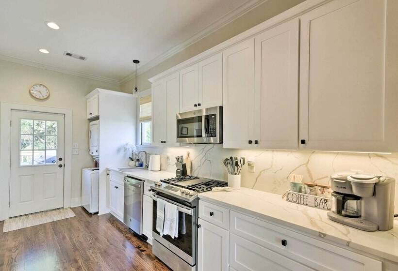 1 Mi To Beach: Coastal Cottage In Galveston