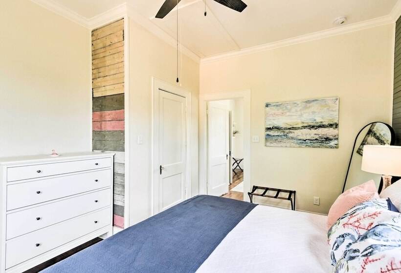 1 Mi To Beach: Coastal Cottage In Galveston