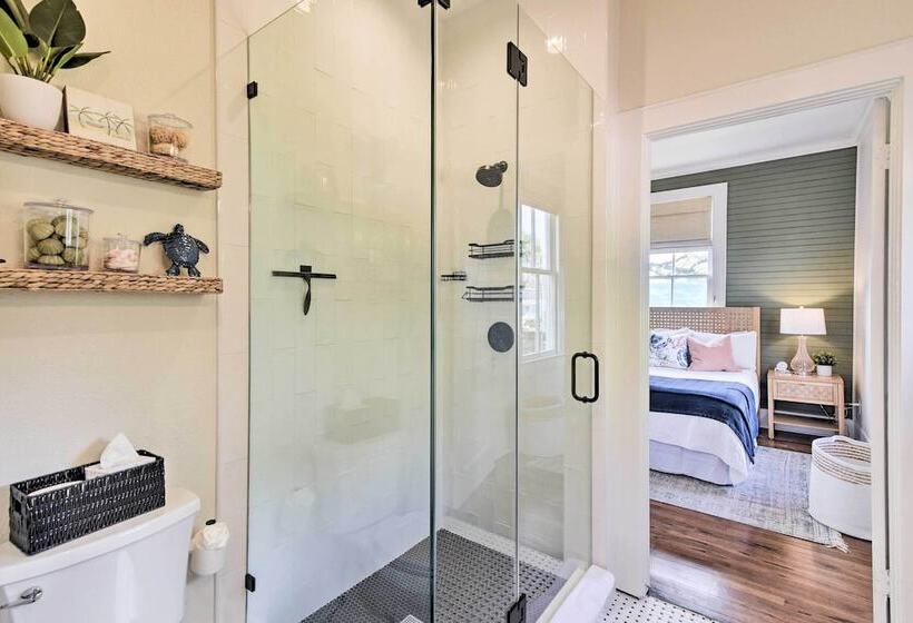 1 Mi To Beach: Coastal Cottage In Galveston