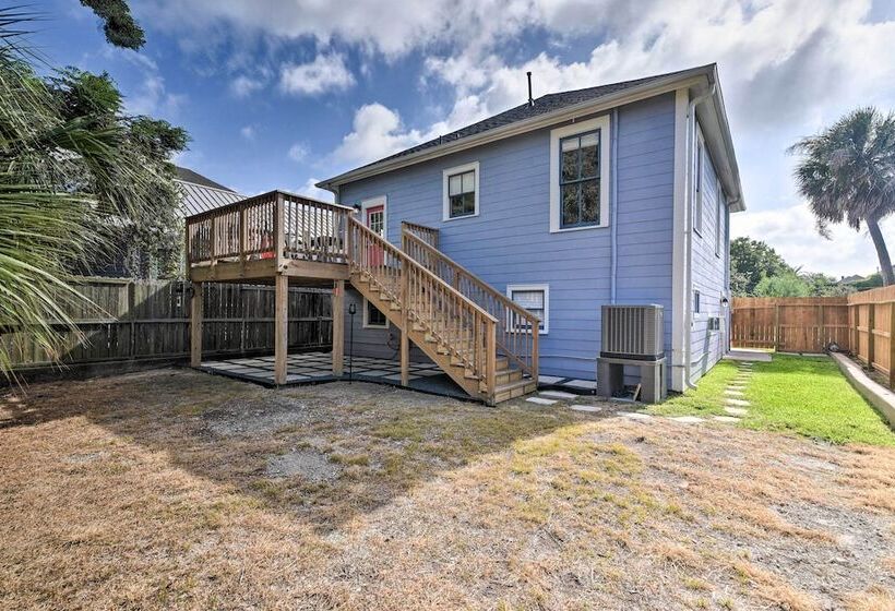 1 Mi To Beach: Coastal Cottage In Galveston