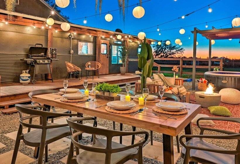 Charming Tiny Home W/ Private Hot Tub!