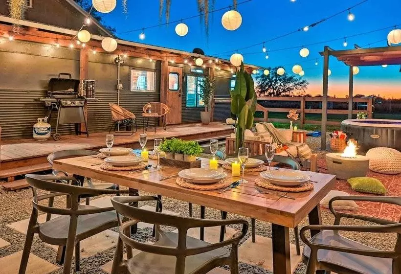 Charming Tiny Home W/ Private Hot Tub!