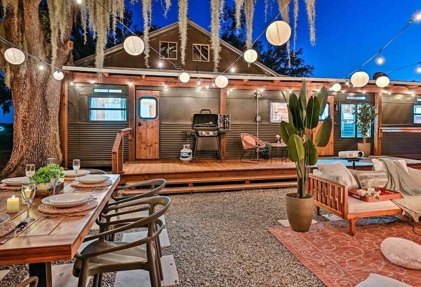 Charming Tiny Home W/ Private Hot Tub!