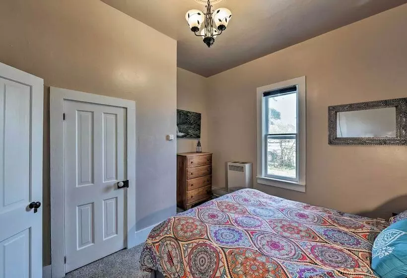 Chic Downtown Home W/ Grill, Steps To Main Street!