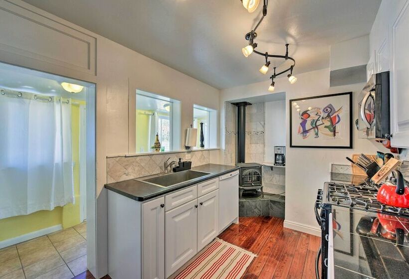 Chic Downtown Home W/ Grill, Steps To Main Street!