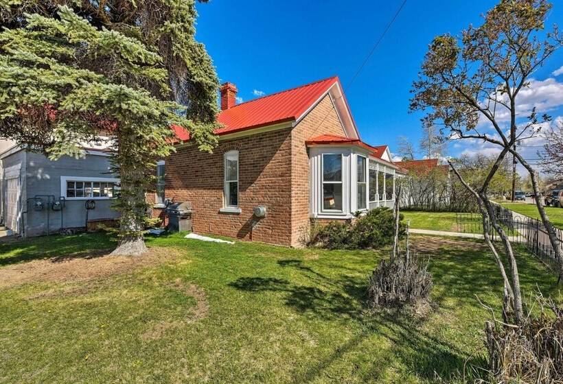 Chic Downtown Home W/ Grill, Steps To Main Street!