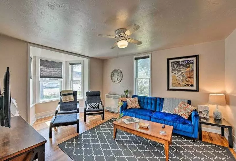 Chic Downtown Home W/ Grill, Steps To Main Street!