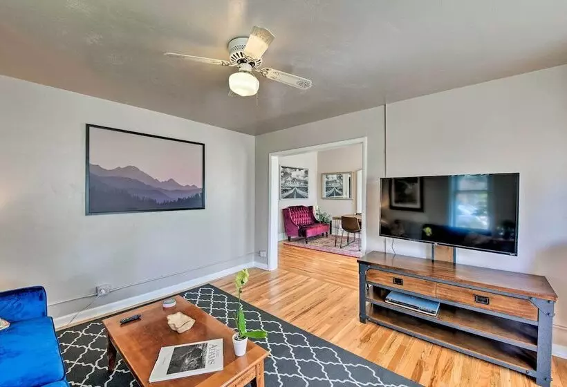 Chic Downtown Home W/ Grill, Steps To Main Street!