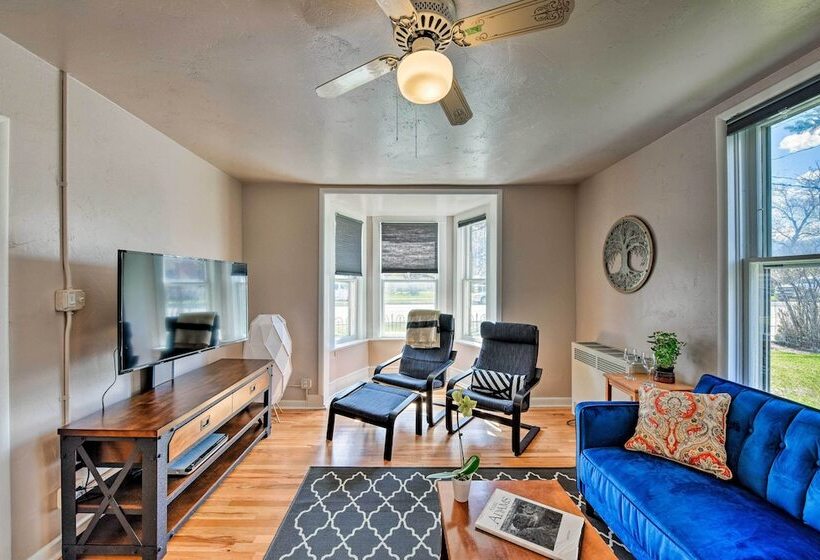 Chic Downtown Home W/ Grill, Steps To Main Street!