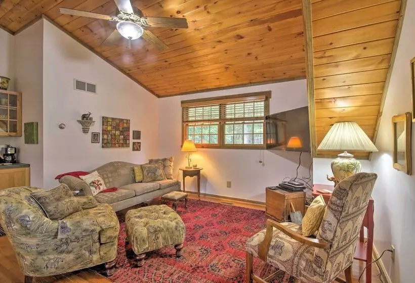 Couples Cabin 5 Mi To Dt Berkeley Springs!