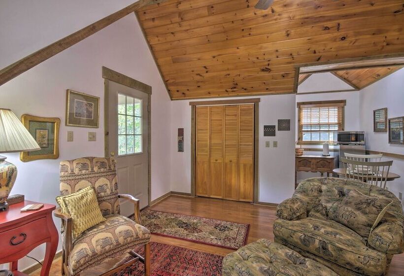 Couples Cabin   5 Mi To Dt Berkeley Springs!