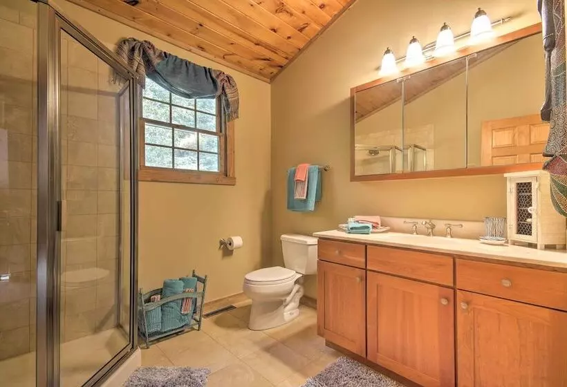 Couples Cabin 5 Mi To Dt Berkeley Springs!