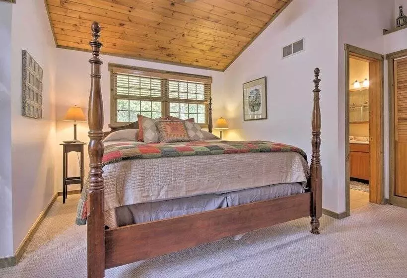 Couples Cabin 5 Mi To Dt Berkeley Springs!