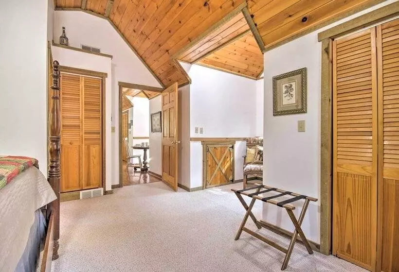Couples Cabin 5 Mi To Dt Berkeley Springs!