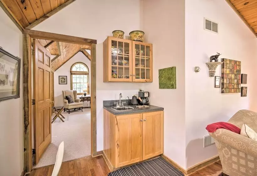 Couples Cabin 5 Mi To Dt Berkeley Springs!